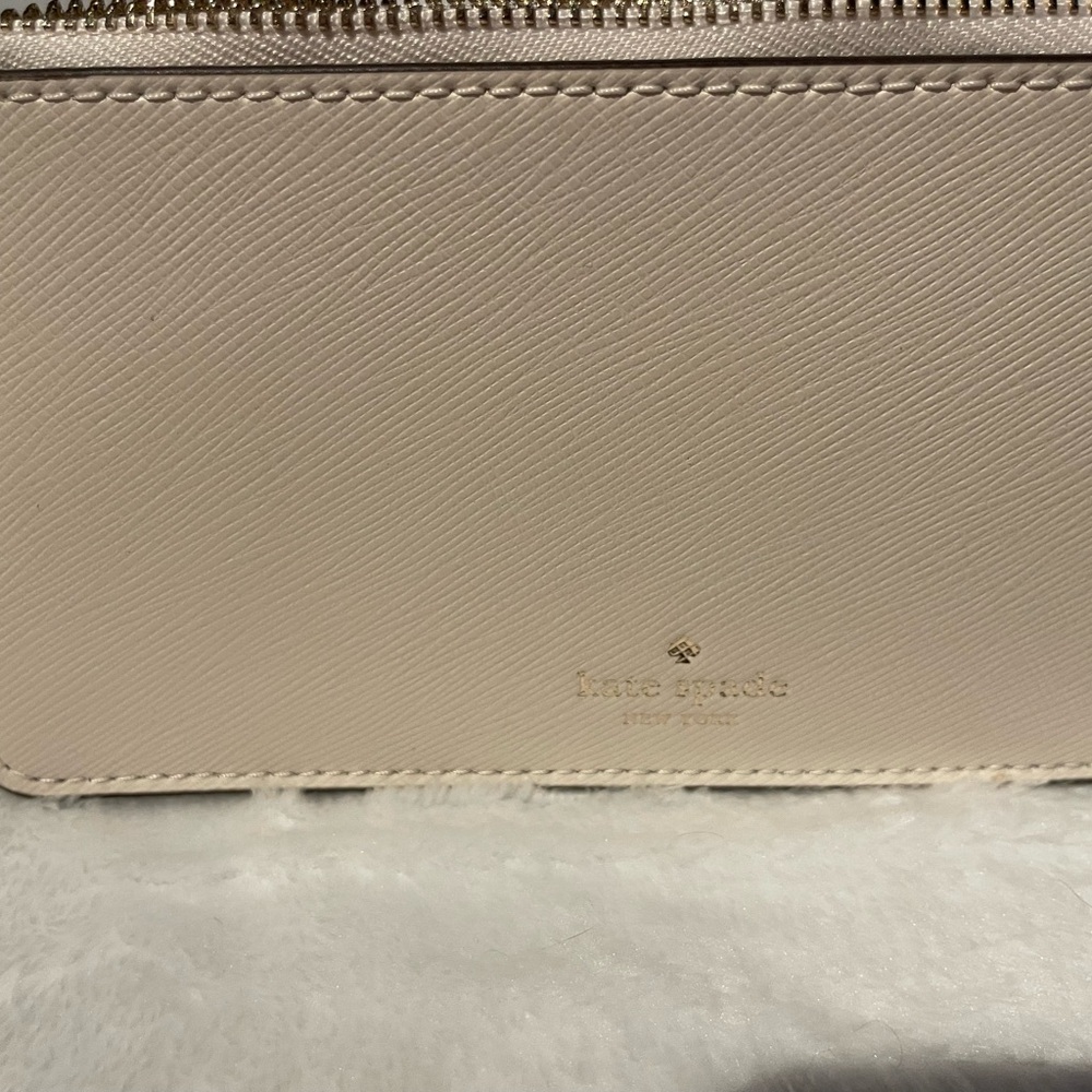 Kate Spade Cream Wallet Elegant Design